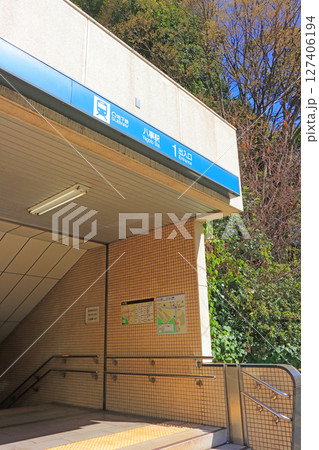 愛知県名古屋市、地下鉄八事駅の風景 127406194