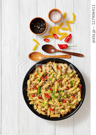 creamy ground beef cheeseburger pasta, top view creamy ground beef cheeseburger pasta, top view 127406411