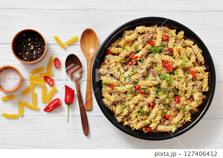 creamy ground beef cheeseburger pasta, top view creamy ground beef cheeseburger pasta, top view 127406412