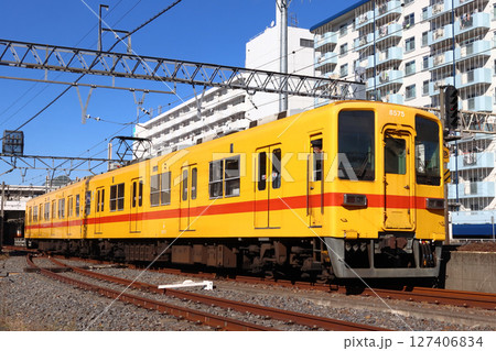 東武伊勢崎線を行く8000系黄色(回送列車:東武亀戸線→東武大師線) 東武伊勢崎線を行く8000系黄色(回送列車:東武亀戸線→東武大師線) 127406834