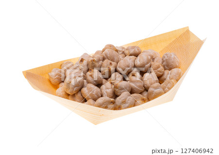 dry chickpeas isolated dry chickpeas isolated 127406942