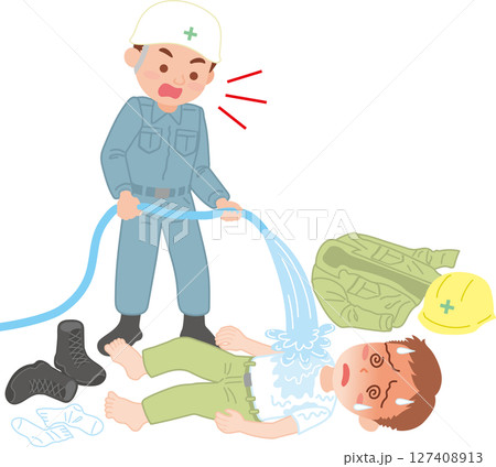 熱中症対策_緊急冷却_倒れている人に水をかける 127408913