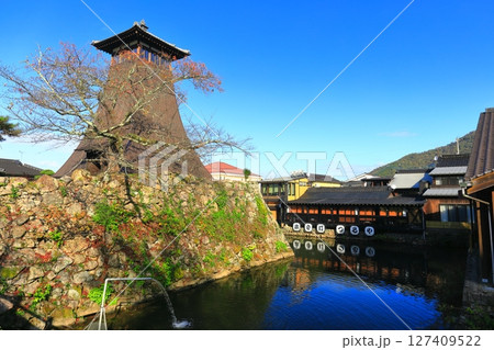 【兵庫県】快晴の辰鼓楼(出石城下町) 【兵庫県】快晴の辰鼓楼(出石城下町) 127409522