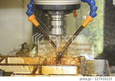 The CNC milling machine rough cutting the vacuum mold parts with oil coolant method. The CNC milling machine rough cutting the vacuum mold parts with oil coolant method. 127410225