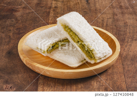 Matcha butter cream with white chocolate chip toast 127410848