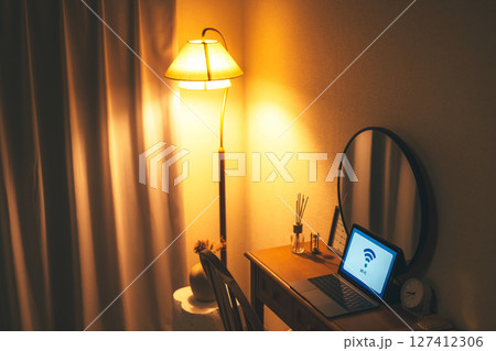 鏡のある部屋 127412306