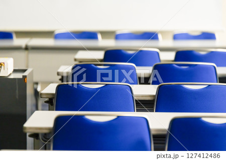 広い会場 127412486