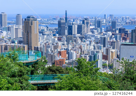 初夏の神戸の都市風景 ビーナスブリッジ(兵庫県神戸市中央区) 初夏の神戸の都市風景 ビーナスブリッジ(兵庫県神戸市中央区) 127416244