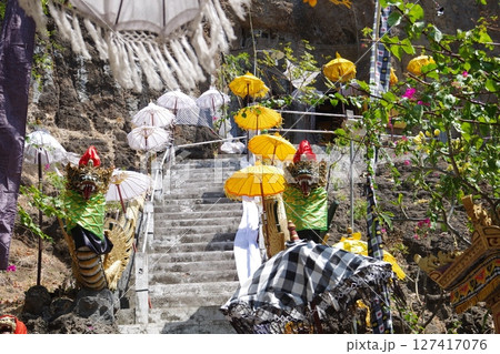 インドネシア　バリ島　ペムテランのヒンドゥー教寺院 127417076