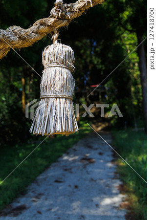 新緑の季節の南阿蘇村湧水地(明神池名水公園) 新緑の季節の南阿蘇村湧水地(明神池名水公園) 127418700