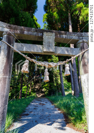 新緑の季節の南阿蘇村湧水地(明神池名水公園) 新緑の季節の南阿蘇村湧水地(明神池名水公園) 127418701