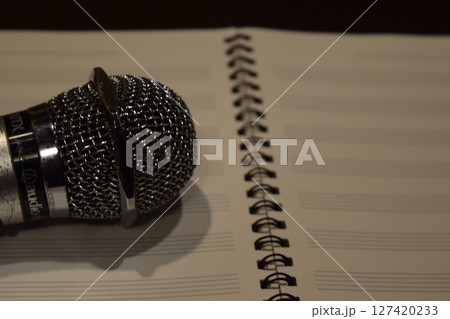 カラオケイメージ カラオケイメージ 127420233