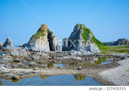 佐渡島　七浦海岸　夫婦岩 127420333