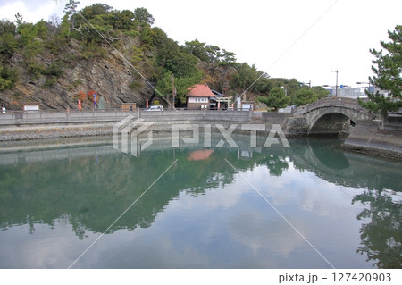 和歌山県の海景色 三断橋と観海閣 和歌山県の海景色 三断橋と観海閣 127420903
