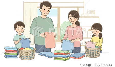 家族みんなで洗濯物を畳む 協力し合う日常の風景 127420933