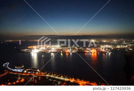 大阪湾夢洲周辺の風景夜景 127420936
