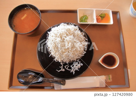 和歌山県有田市　新鮮市場浜のうたせのシラス丼 127420980