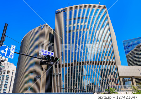 東京　中央区 銀座 数寄屋橋 交差点付近の都市風景　有楽町マリオン 127421047