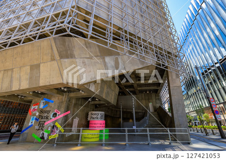 東京　中央区 銀座 数寄屋橋 交差点付近の都市風景　Ginza Sony Park 127421053