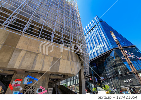 東京 中央区 銀座 数寄屋橋 交差点付近の都市風景 Ginza Sony Parkと東急プラザ銀座 東京 中央区 銀座 数寄屋橋 交差点付近の都市風景 Ginza Sony Parkと東急プラザ銀座 127421054