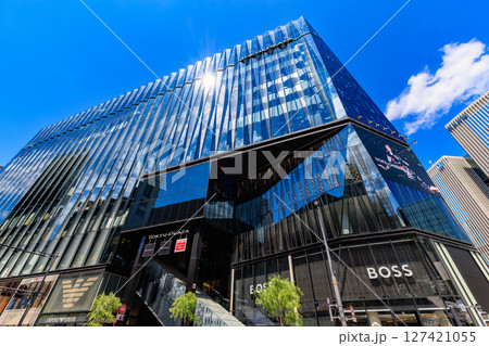 東京　中央区 銀座 数寄屋橋 交差点付近の都市風景　東急プラザ銀座 127421055