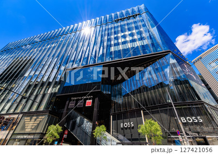 東京 中央区 銀座 数寄屋橋 交差点付近の都市風景 東急プラザ銀座 東京 中央区 銀座 数寄屋橋 交差点付近の都市風景 東急プラザ銀座 127421056