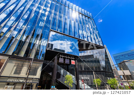 東京　中央区 銀座 数寄屋橋 交差点付近の都市風景　東急プラザ銀座 127421057