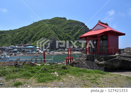 青森県 津軽半島 龍飛弁財天宮と竜飛岬 青森県 津軽半島 龍飛弁財天宮と竜飛岬 127421353