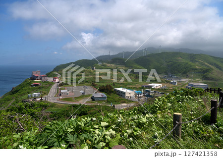 青森県 津軽半島 竜飛崎灯台から南を望む 青森県 津軽半島 竜飛崎灯台から南を望む 127421358
