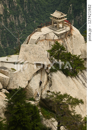 Chess Pavilion from the East Peak Hiking to see the many peaks of Huashan Mountain is one of the most famous tourist attractions in China. 127421982