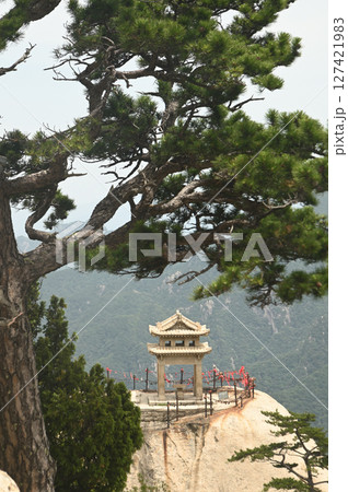 Chess Pavilion from the East Peak Hiking to see the many peaks of Huashan Mountain is one of the most famous tourist attractions in China. 127421983