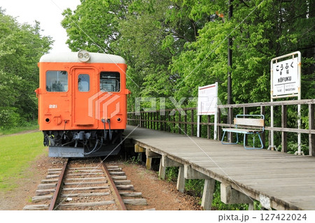 旧国鉄広尾線/幸福駅跡で静態保存されるキハ22形（日本 北海道帯広市） 127422024