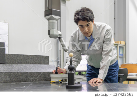 工場　測定　三次元測定機　品質管理　検査　分析 127422565