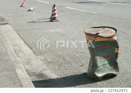 港の片隅の忘れ物 127422971