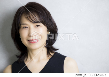 美しいミドル女性 127423023