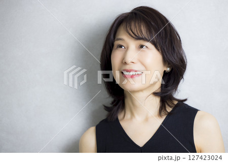 美しいミドル女性 127423024