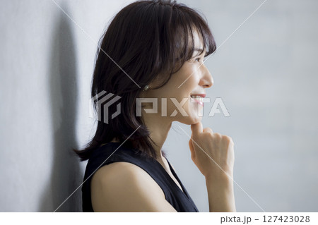 美しいミドル女性 127423028