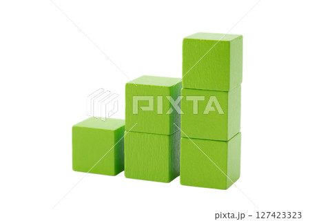 透明背景(png)に階段状に積まれた黄緑色の積み木 透明背景(png)に階段状に積まれた黄緑色の積み木 127423323