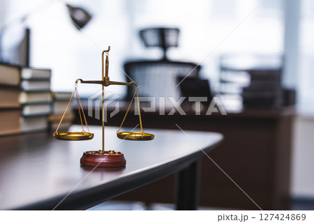 天秤のコンセプトフォト 127424869