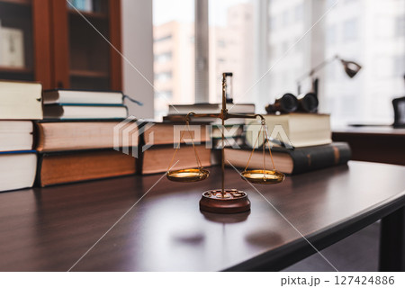 天秤のコンセプトフォト 天秤のコンセプトフォト 127424886