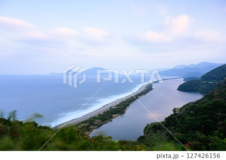 夕暮れの長目の浜 田之尻展望所 甑島の風景 夕暮れの長目の浜 田之尻展望所 甑島の風景 127426156