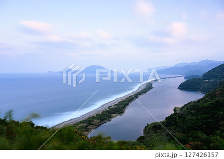 夕暮れの長目の浜 田之尻展望所 甑島の風景 夕暮れの長目の浜 田之尻展望所 甑島の風景 127426157