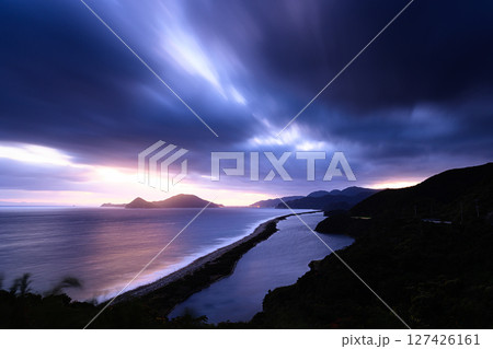 朝焼けと長目の浜 田之尻展望所 甑島の風景 朝焼けと長目の浜 田之尻展望所 甑島の風景 127426161