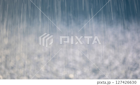 激しく降る雨のイメージ 127426630