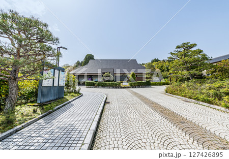 富山県高岡市　高岡市万葉歴史館 127426895