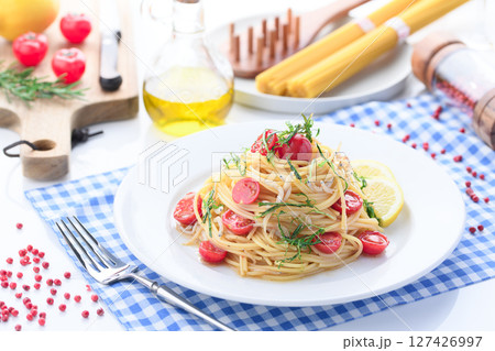 しらすとトマトの冷製パスタ しらすとトマトの冷製パスタ 127426997