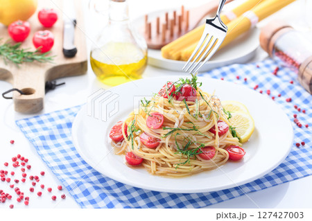 しらすとトマトの冷製パスタ しらすとトマトの冷製パスタ 127427003