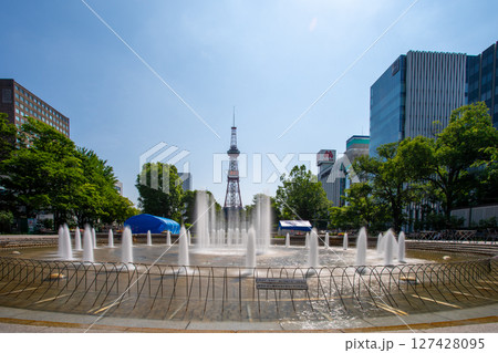 札幌　テレビ塔　さっぽろ大通公園 127428095