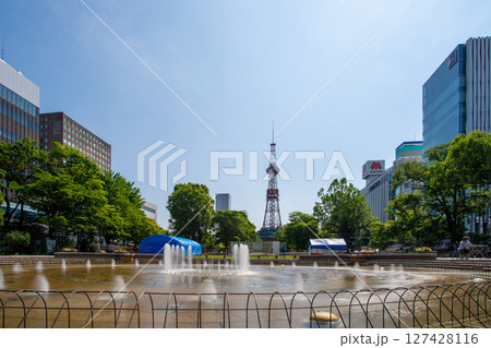 札幌　テレビ塔　さっぽろ大通公園 127428116