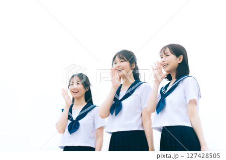 応援をする夏服の女子高生 応援をする夏服の女子高生 127428505